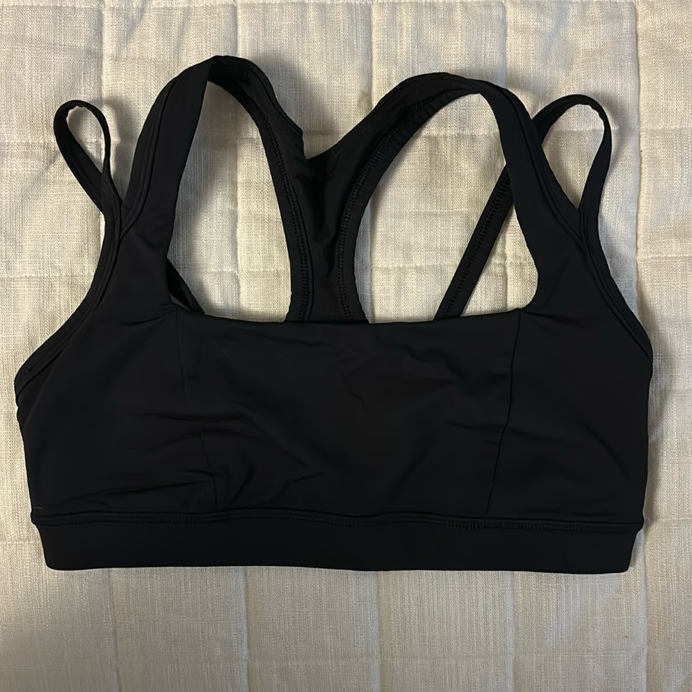 EUC Lululemon SmoothCover Yoga Bra D/DD Cup black size 8